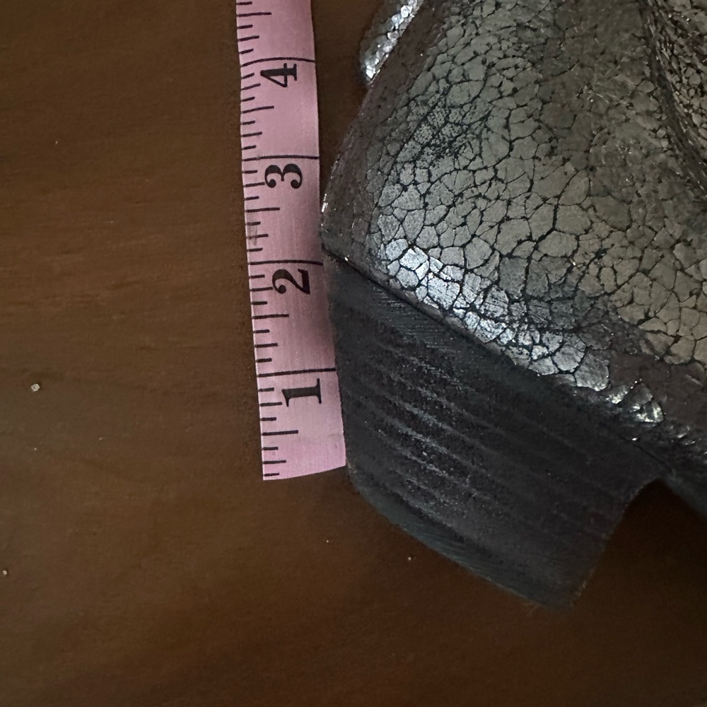 Super fun crackly silvery pewter cowboy booties - Picture 7 of 7